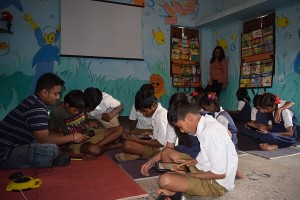 saurabh helping Vangani children at Digital StudyMall